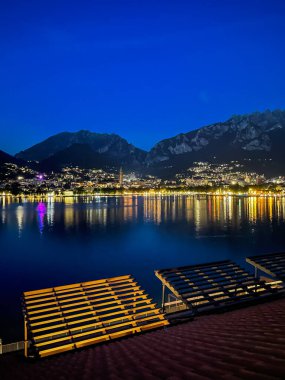 Como manzarası, İtalya 'da tatil kavramı. Yolculuk için yeni yerler. Yolculuk için fikirler. Avrupa, İtalya, Como Gölü, 1 Eylül: İllüstrasyon Editörü