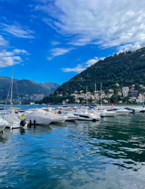 Como manzarası, İtalya 'da tatil kavramı. Yolculuk için yeni yerler. Yolculuk için fikirler. Avrupa, İtalya, Como Gölü, 1 Eylül: İllüstrasyon Editörü