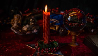 Noel, yeni yıl ya da kış zamanı büyülü ayin kavramı. Kader öngörüsü. Fatum