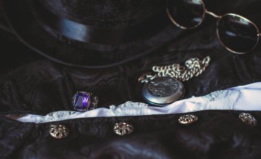 Sihirli özellikleri olan bir sahne. Cadı meselesi. Astroloji ve okültizm kavramı. Cadılar Bayramı Dekorasyonu 