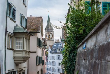 Zürih şehri. Güzel şehir manzarası ve seyahatin detayları. İllüstrasyon Editörü 15 Ekim. Zürih İsviçre