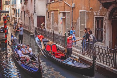 Venedik manzarası, İtalya 'da tatil kavramı. Şehir merkezinin eski bir parçası. Yolculuk için fikirler. İllüstrasyon Editörü 16 Ekim. Venedik İtalya