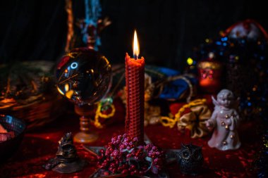  Mistik ayin ya da Noel zamanı için kader kehaneti. Kışın büyüsü. Atmosfer detayları