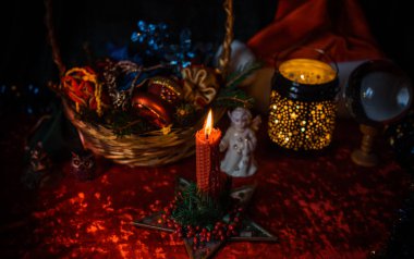  Mistik ayin ya da Noel zamanı için kader kehaneti. Kışın büyüsü. Atmosfer detayları