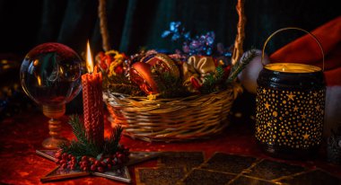  Mistik ayin ya da Noel zamanı için kader kehaneti. Kışın büyüsü. Atmosfer detayları