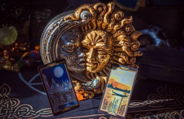 Kehanet kavramı, kahin ve tarot kartları ve diğer büyüler hakkında kehanetler. Avrupa, İtalya, Venedik: İllüstrasyon Editörü