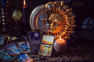 Kehanet kavramı, kahin ve tarot kartları ve diğer büyüler hakkında kehanetler. Avrupa, İtalya, Venedik: İllüstrasyon Editörü