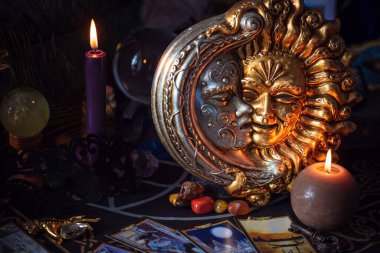 Kehanet kavramı, kahin ve tarot kartları ve diğer büyüler hakkında kehanetler. Avrupa, İtalya, Venedik: İllüstrasyon Editörü
