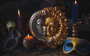 Kehanet kavramı, kahin ve tarot kartları ve diğer büyüler hakkında kehanetler. Avrupa, İtalya, Venedik: İllüstrasyon Editörü
