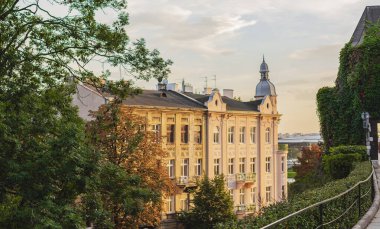 Krakow görüşleri, Polonya 'da tatil kavramı. Şehir merkezinin eski bir parçası. Yolculuk için fikirler.