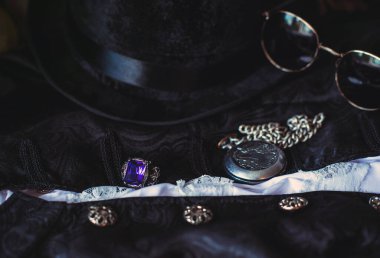 Astroloji, ezoterizm konsepti. Masadaki şeyler, mistik atmosfer. Gelecek öngörüsü 