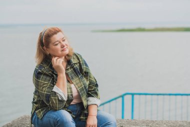 Artı olgun modern kadın yaşam tarzı. Orta yaşlı kadın. 50 'lerden sonra yeni hayat kavramı ve değişiklikler