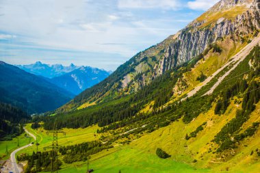 Avusturya Alp Dağları 'nın güzel manzarası. Turizm konsepti. İlham gezisi