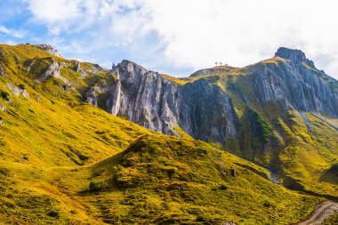 Avusturya Alp Dağları 'nın güzel manzarası. Turizm konsepti. İlham gezisi