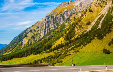 Avusturya Alp Dağları 'nın güzel manzarası. Turizm konsepti. İlham gezisi