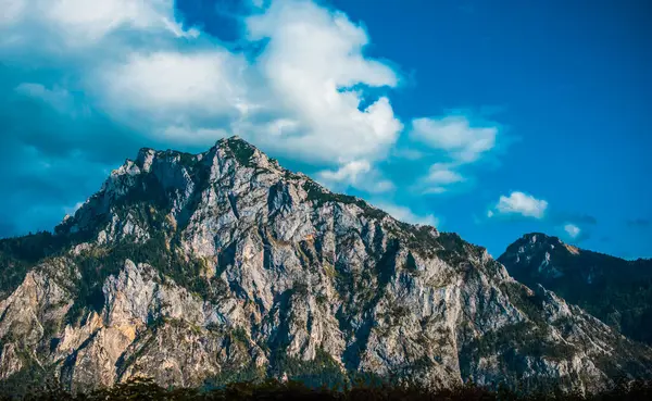 Avusturya Alp Dağları 'nın güzel manzarası. Turizm konsepti. İlham gezisi