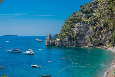 İtalya 'da tatil. Turistik yerler, tatil güneşinin ve manzaranın tadını çıkarmak. İlham Positano, Amalfi Sahili