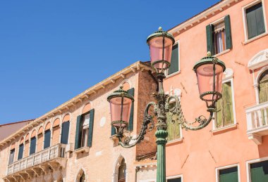 Venedik manzarası, İtalya 'da tatil kavramı. Şehir merkezinin eski bir parçası. Yolculuk için fikirler.