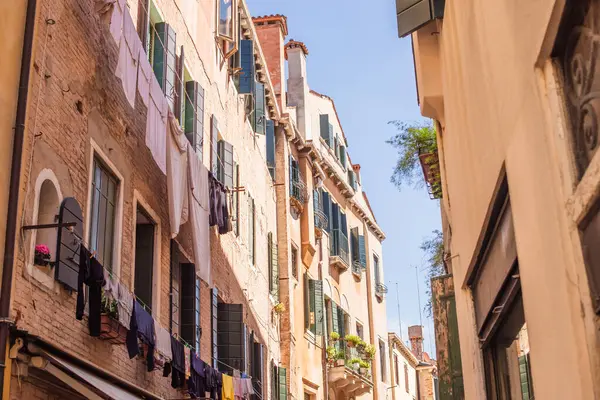 Venedik manzarası, İtalya 'da tatil kavramı. Şehir merkezinin eski bir parçası. Yolculuk için fikirler.