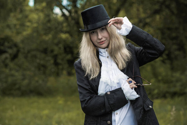 Классический европейский гот, субкультура и викторианский готический стиль, средневековый костюм на Хэллоуин, маскарад, интервью со стилем вампира