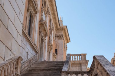 Roma manzarası, İtalya 'da tatil kavramı. Şehir merkezinin eski bir parçası. Yolculuk için fikirler.