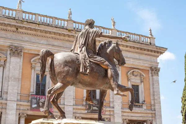 Roma manzarası, İtalya 'da tatil kavramı. Şehir merkezinin eski bir parçası. Yolculuk için fikirler.