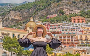 Positano, Amalfi Sahili 'nde tatil. Lüks Avrupa deniz tatili