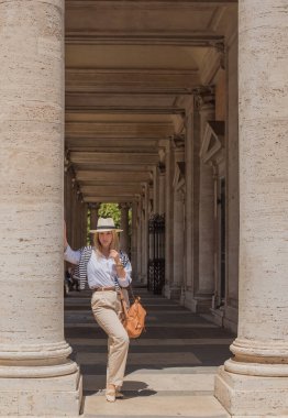 Avrupa şehri Roma 'daki turist, medeniyetin beşiği. Tatil kavramı