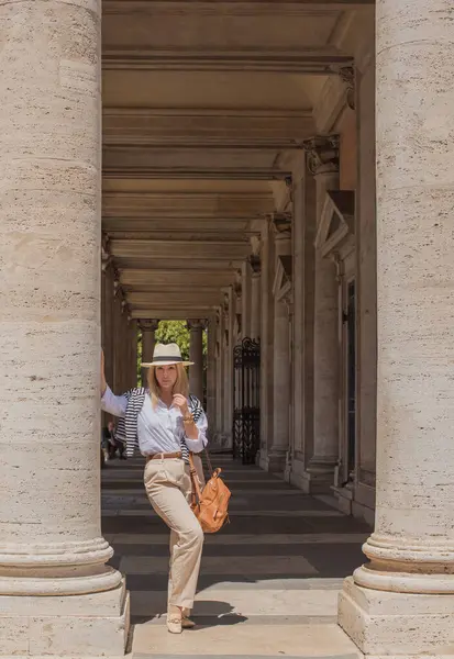 Avrupa şehri Roma 'daki turist, medeniyetin beşiği. Tatil kavramı