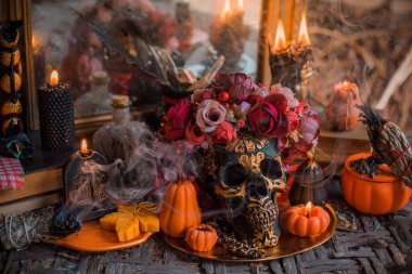 Cadılar Bayramı partisi için bir başka dizayn olan mum sahnesi, sonbahar tatilleri için bir şeyler.