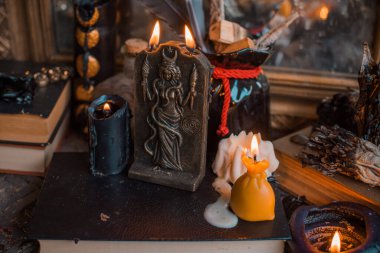 Cadılar Bayramı partisi için bir başka dizayn olan mum sahnesi, sonbahar tatilleri için bir şeyler.