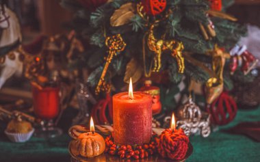 Konforlu ev dekorasyonu, Noel estetiği çizimi, kış zamanı konsepti, ayrıntıları kapat