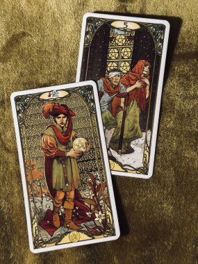 Tarot kartı kapalı, cadıya özellikler, aşk için sihir, sağlık, şans. Avrupa, Ukrayna. Kiev 25 Ocak: İllüstrasyon Editörü