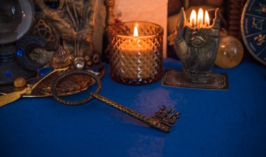 Korunmak ve kaderin yollarını açmak için sihirli bir anahtar. Esrarengiz kavram