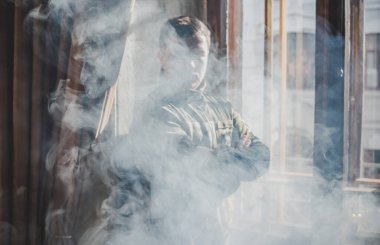 Askerlerin psikolojisi, askerlerin akıl sağlığı, yakın plan portre..