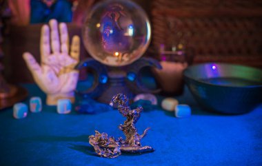 Gizemli içerik için mistik illüstrasyon. Ayrıntıları temizleme ayinini kapat