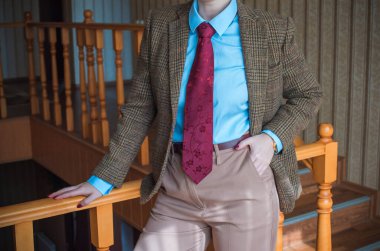 Zarif Eski Para Biçimli Aksesuarlar ve Klasik Kadın Gardırobu Detayları