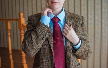 Zarif Eski Para Biçimli Aksesuarlar ve Klasik Kadın Gardırobu Detayları