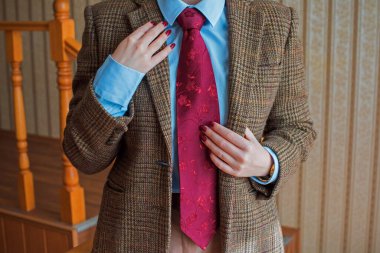 Zarif Eski Para Biçimli Aksesuarlar ve Klasik Kadın Gardırobu Detayları