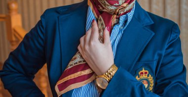 Zarif Eski Para Biçimli Aksesuarlar ve Klasik Kadın Gardırobu Detayları