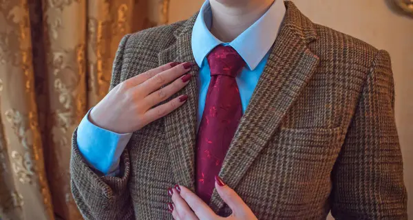 Zarif Eski Para Biçimli Aksesuarlar ve Klasik Kadın Gardırobu Detayları