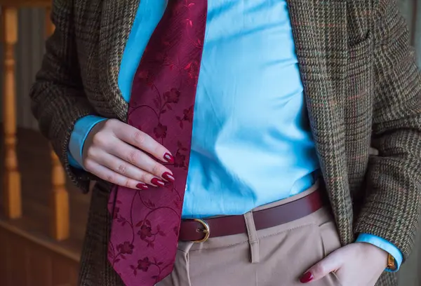 Zarif Eski Para Biçimli Aksesuarlar ve Klasik Kadın Gardırobu Detayları