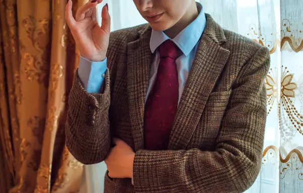 Zarif Eski Para Biçimli Aksesuarlar ve Klasik Kadın Gardırobu Detayları