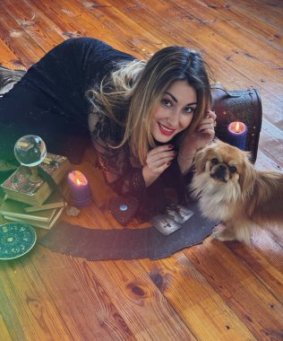 Cadıların Evi Mistik Durgun Yaşam ve Kadın Enerjisi Ritüelleri