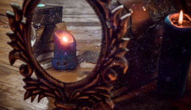 Tarot, Mumlar ve Mistik Ayin Aletleriyle Cadı Sunağı