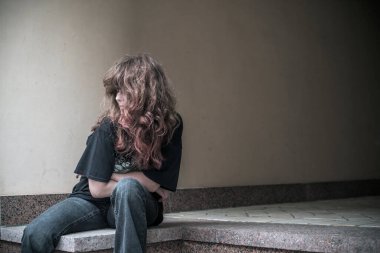 Modern Emo: Bir Genç Sessiz Fırtına. Aşırı uyarılma ve iç kaos çağındaki ergenlik portresi.