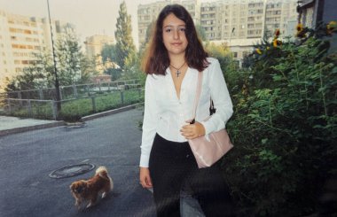 2000 'lerin başında Genç Kız Yaşam Tarzı. Orijinal Vintage Film Görünümü