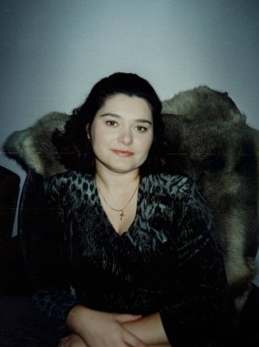 90 'ların klasik Kadın Yaşam Tarzı Portresi. Retro Moda, Nostalji