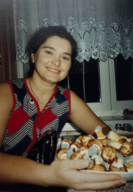 90 'ların klasik Kadın Yaşam Tarzı Portresi. Retro Moda, Nostalji