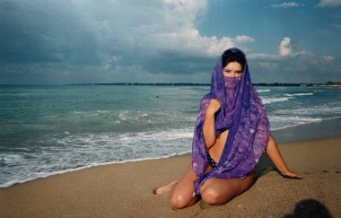 90 'ların klasik Kadın Yaşam Tarzı Portresi. Retro Moda, Nostalji